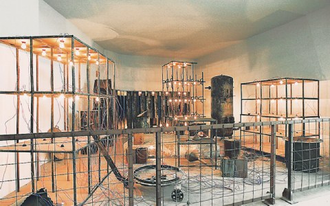 mona_hatum_fix_it_2004