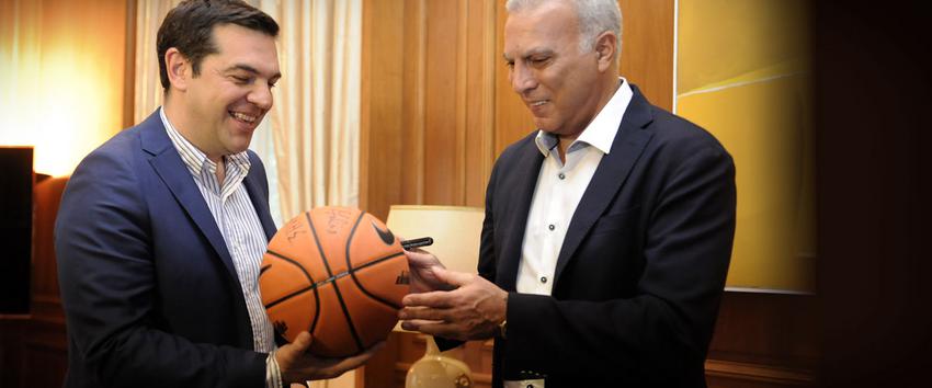Σε Νίκος Γκάλης ονομάζεται το κλειστό του ΟΑΚΑ