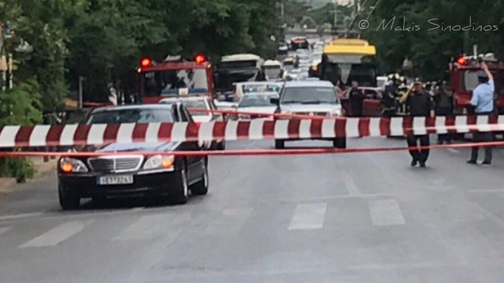 Ελαφρά τα τραύματα του Λουκά Παπαδήμου μετά την έκρηξη στο αυτοκίνητό του