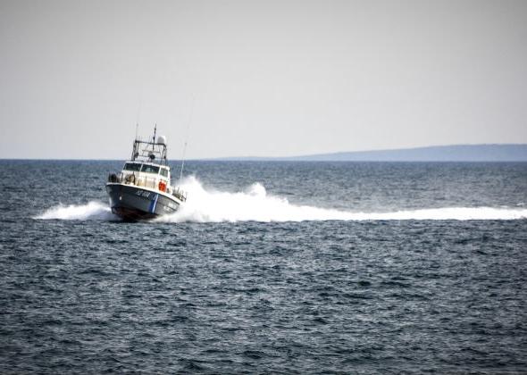 Δύο νεκροί και τέσσερις αγνοούμενοι στις Οινούσσες από ανατροπή λέμβου