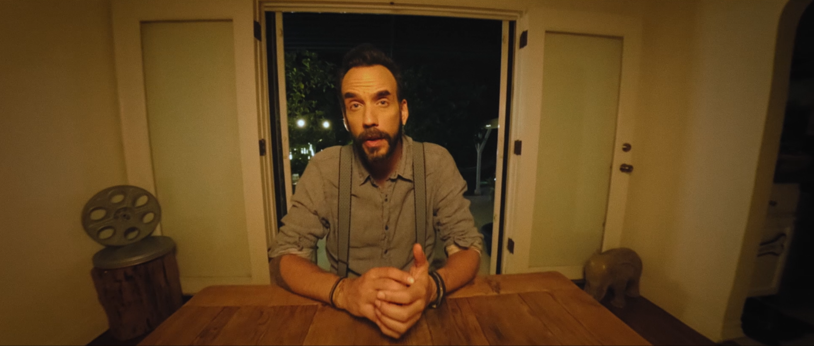 Ο Πάνος Μουζουράκης τραγουδάει "Καποτε" από την MINOS EMI