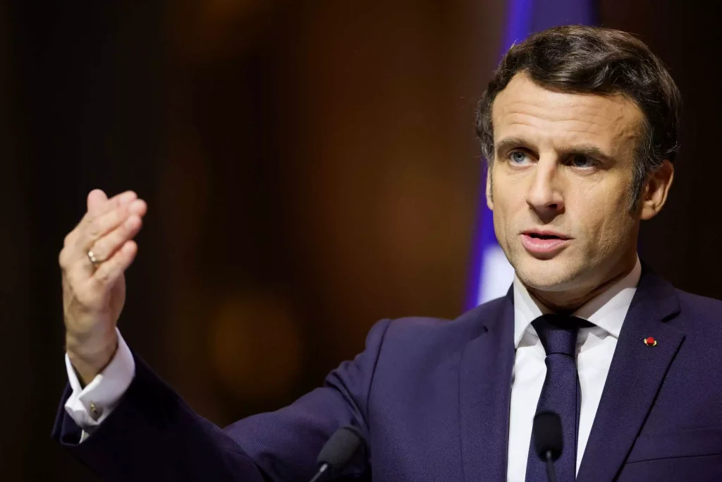 Macron 2 scaled