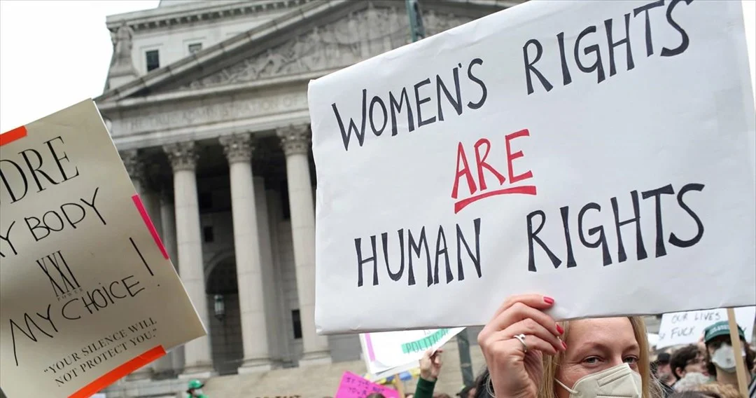 Ipa to anotato dikastirio katargei suntagmatiko dikaioma stin amblosi