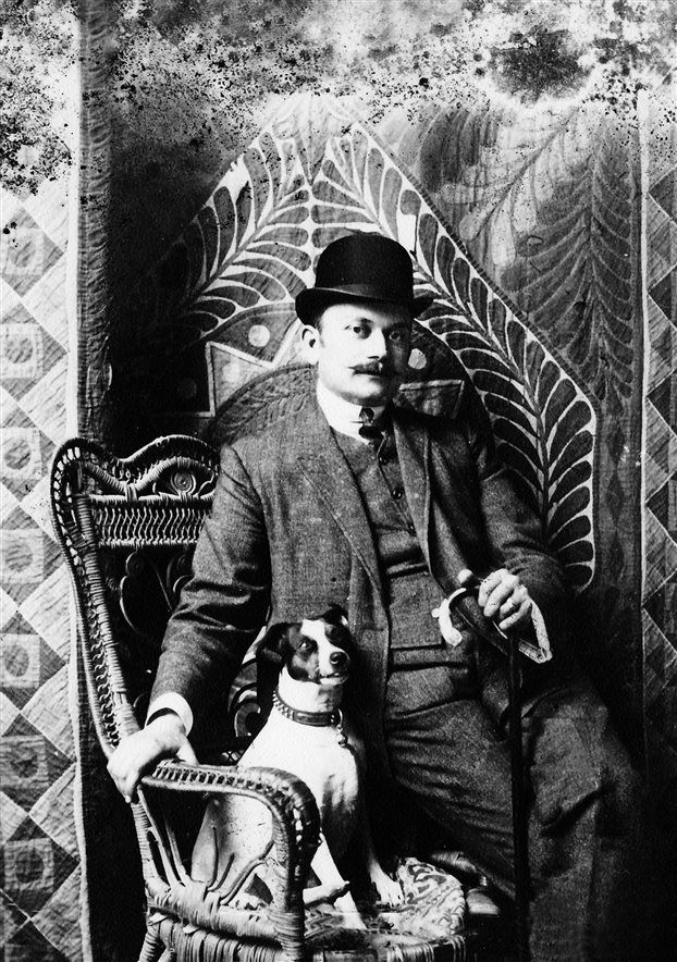 Kost parthenis rubens circa1900