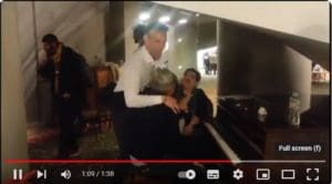 Fireshot capture 4025 Ο Φαραντούρης παίζει πιάνο στην ΚΕ του ΣΥΡΙΖΑ youtube www youtube com 