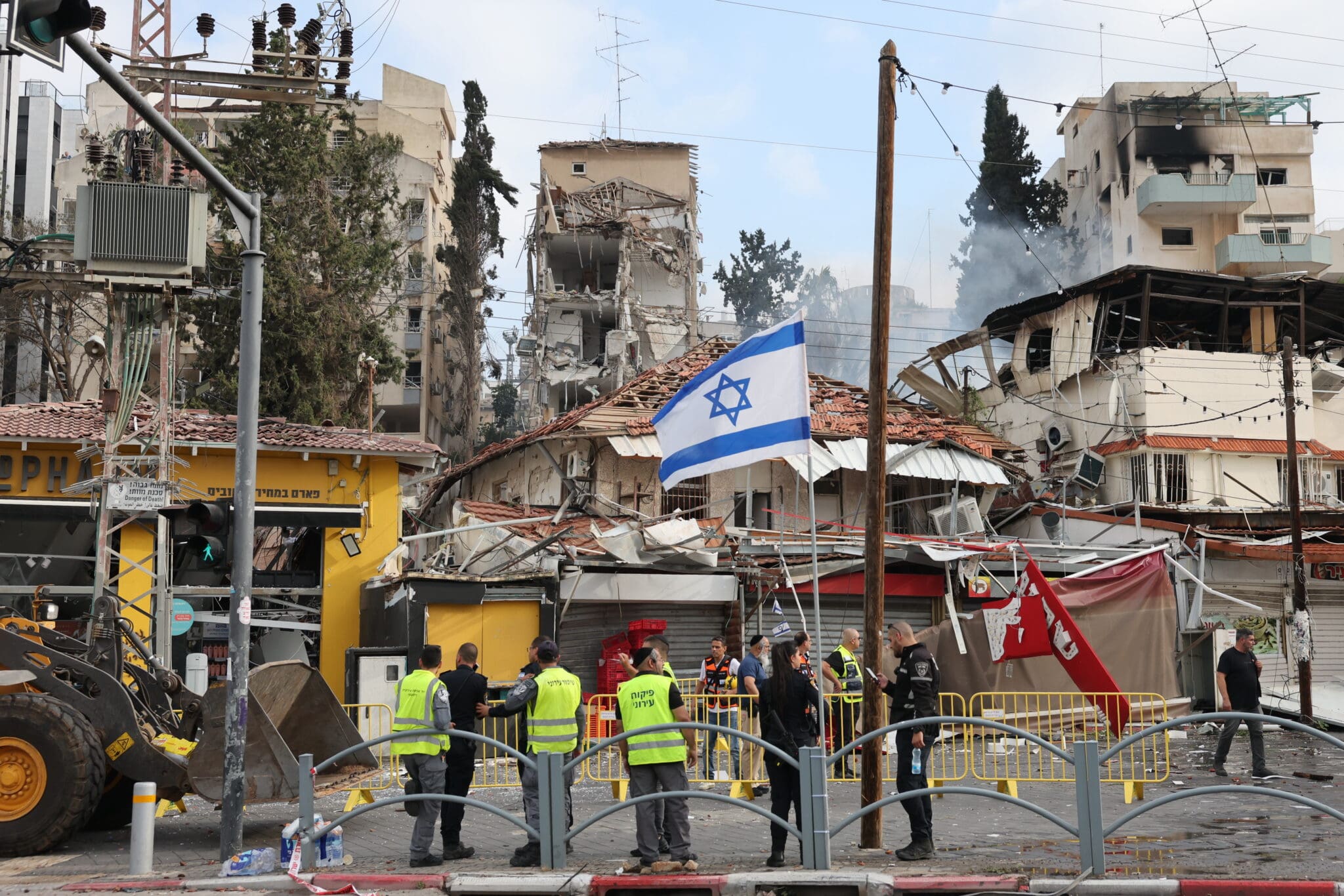 Iran launches ballistic missiles at israel