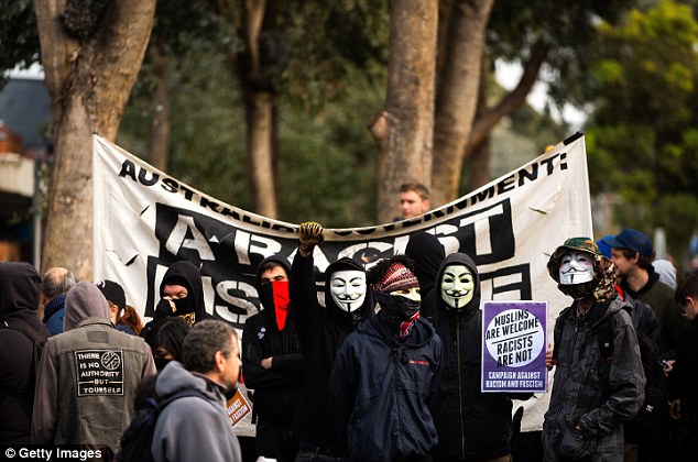 34b4e31300000578 3613943 members of the anti fascist action group were protesting the for a 6 1464433770868