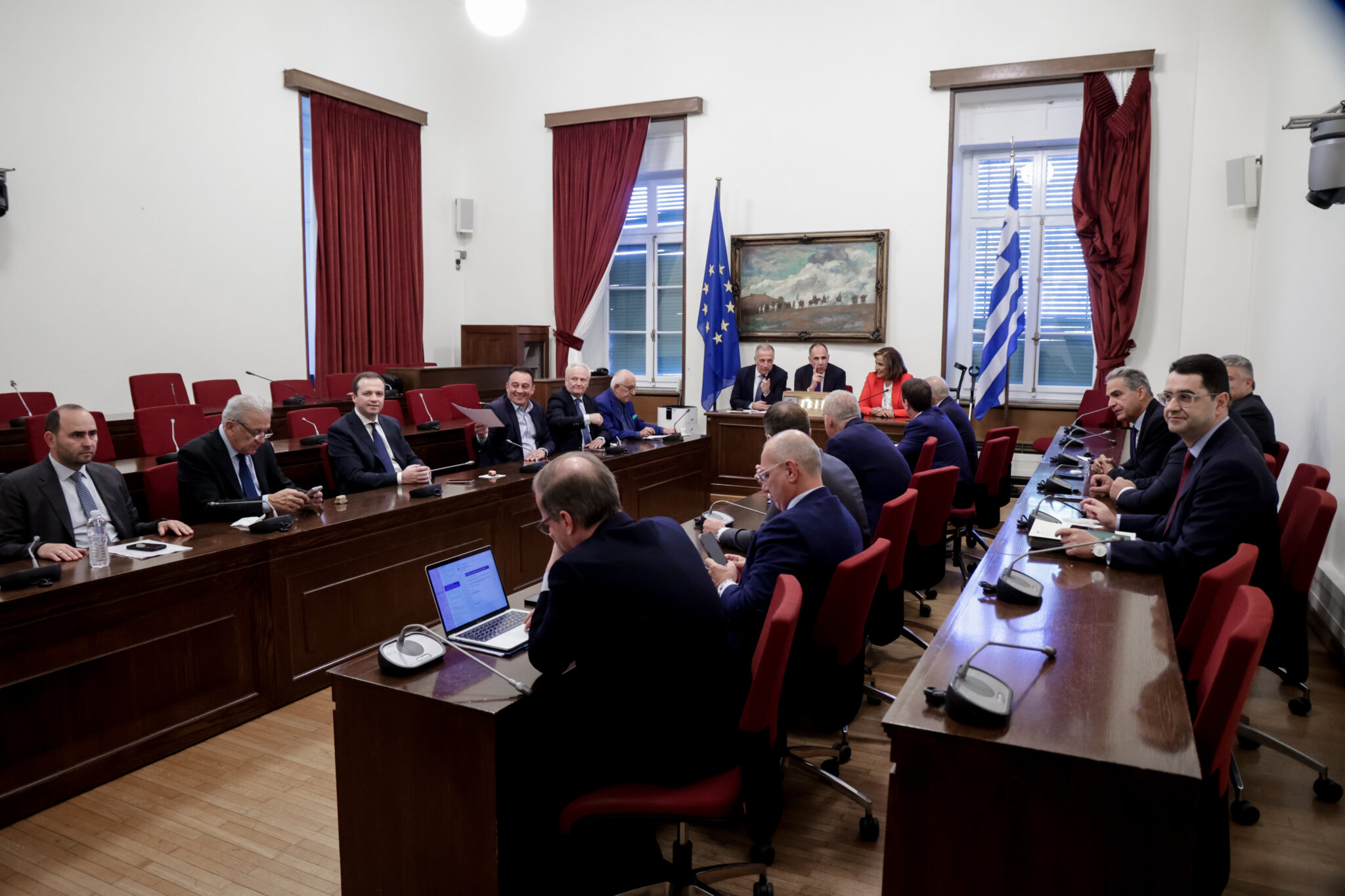 ΕΝΗΜΕΡΩΣΗ ΤΩΝ ΒΟΥΛΕΥΤΩΝ ΤΗΣ ΝΕΑΣ ΔΗΜΟΚΡΑΤΙΑΣ ΑΠΟ ΤΟΝ ΥΠΟΥΡΓΟ ΕΞΩΤΕΡΙΚΩΝ ΓΙΩΡΓΟ ΓΕΡΑΠΕΤΡΙΤΗ (ΣΤΟΛΗΣ ΠΑΝΑΓΙΩΤΗΣ / eurokinissi)