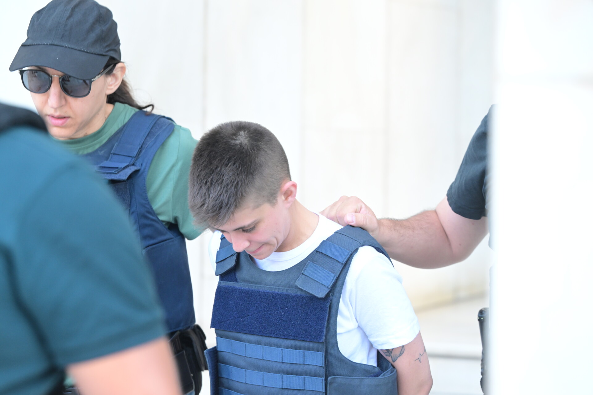 [379049] ΣΥΛΛΗΨΗ ΤΗΣ ΕΙΡΗΝΗΣ ΜΟΥΡΤΖΟΥΚΟΥ / ΜΕΤΑΦΟΡΑ ΑΠΟ ΤΗΝ ΓΑΔΑ ΣΤΑ ΔΙΚΑΣΤΗΡΙΑ (ΤΑΤΙΑΝΑ ΜΠΟΛΑΡΗ/eurokinissi)