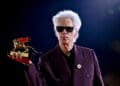 Us director jim jarmusch poses with his golden lion