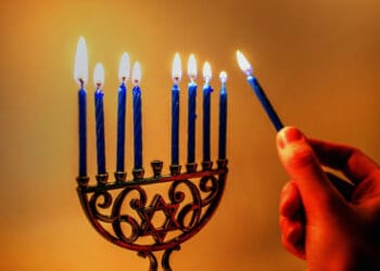 993251 hanouka 2023 ou et quand auront lieu les allumages publics a paris