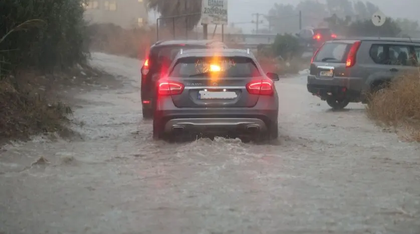 Kakokairia stin kriti potamia oi dromoi se irakleio kai chania