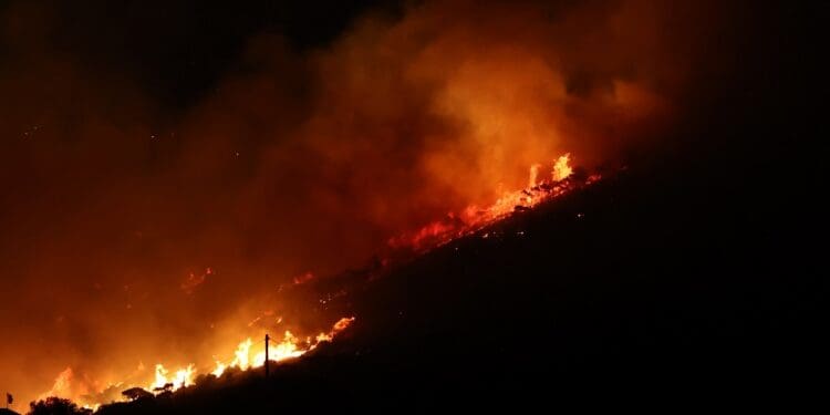 ÐÕÑÊÁÃÉÁ ÓÔÇÍ ÁÍÁÔÏËÉÊÇ ÁÔÔÉÊÇ ÓÔÉÓ ÐÅÑÉÏ×ÅÓ ÊÏÕÂÁÑÁ ÊÁËÕÂÉÁ ËÁÃÏÍÇÓÉ ÓÁÑÙÍÉÄÁ ÁÍÁÂÕÓÓÏÓ ÁÔÔÉÊÇÓ  ÊÁ