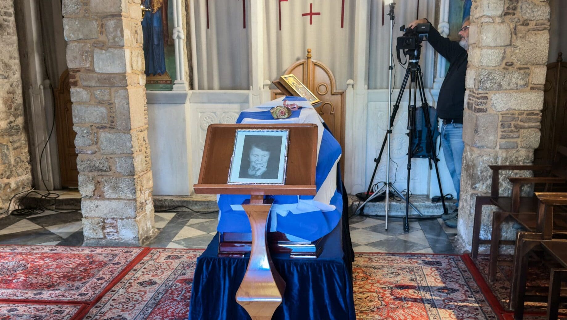 ΣΕ ΛΑΪΚΟ ΠΡΟΣΚΗΝΥΜΑ Η ΣΟΡΟΣ ΤΗΣ ΒΥΖΑΝΤΙΝΟΛΟΓΟΥ ΕΛΕΝΗΣ ΓΛΥΚΑΤΖΗ ΑΡΒΕΛΕΡ (ΔΗΜΗΤΡΑ ΚΟΥΤΡΑ/toklik gr/eurokinissi)