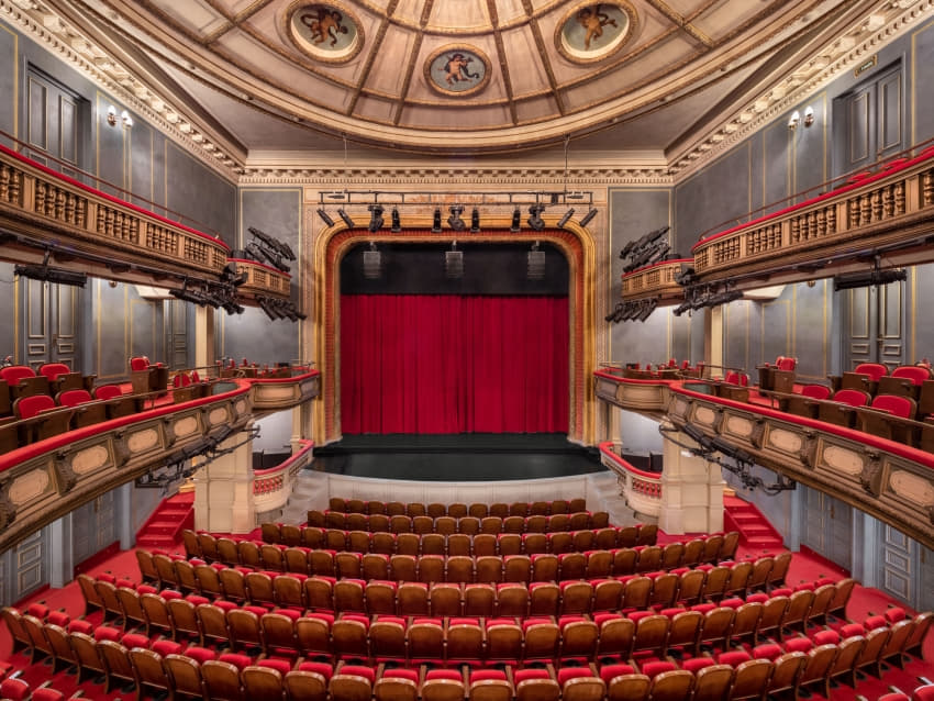 B 32877 national theatre of greece 38