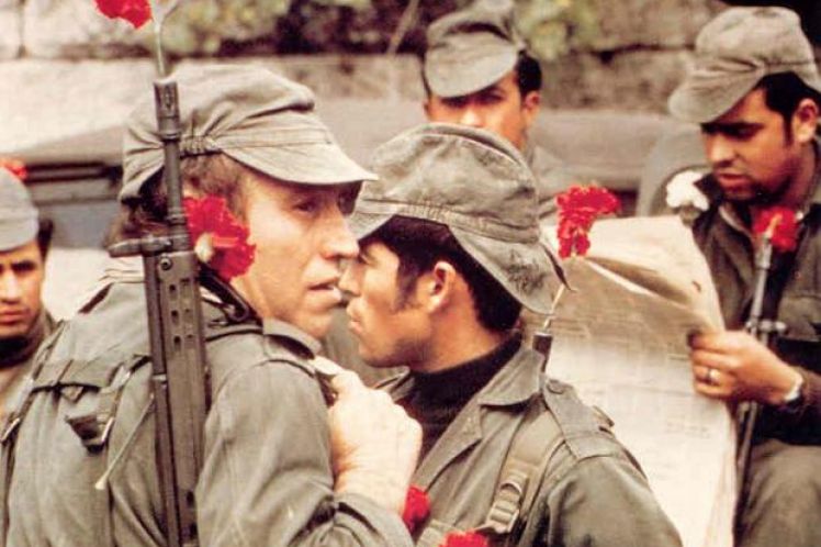 Revolucao dos cravos 748x498