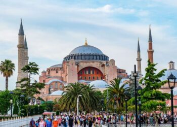 Agia sofia silipsi elliniki simaia