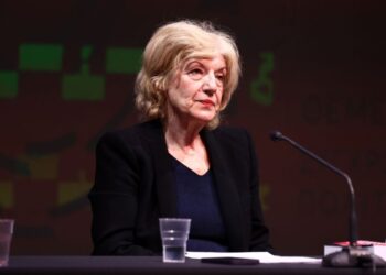 Sia anagnostopoulou sta parapolitika 90 1